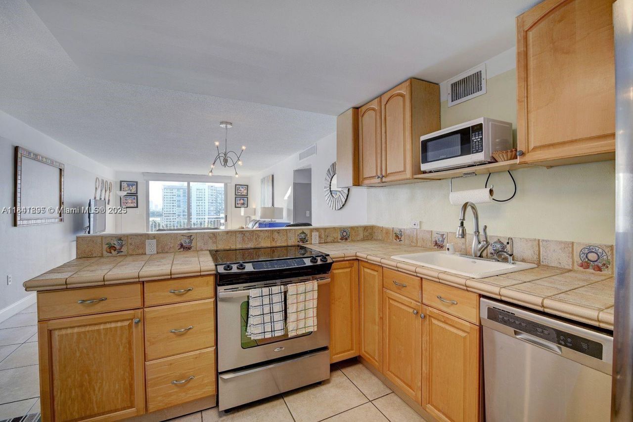 1045 10th St , Unit 907, Miami Beach, FL 33139 Photo