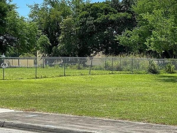 566 NW 22nd St, Miami, FL 33127