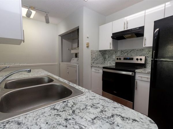 18308 NW 68th Ave , Unit L, Hialeah, FL 33015