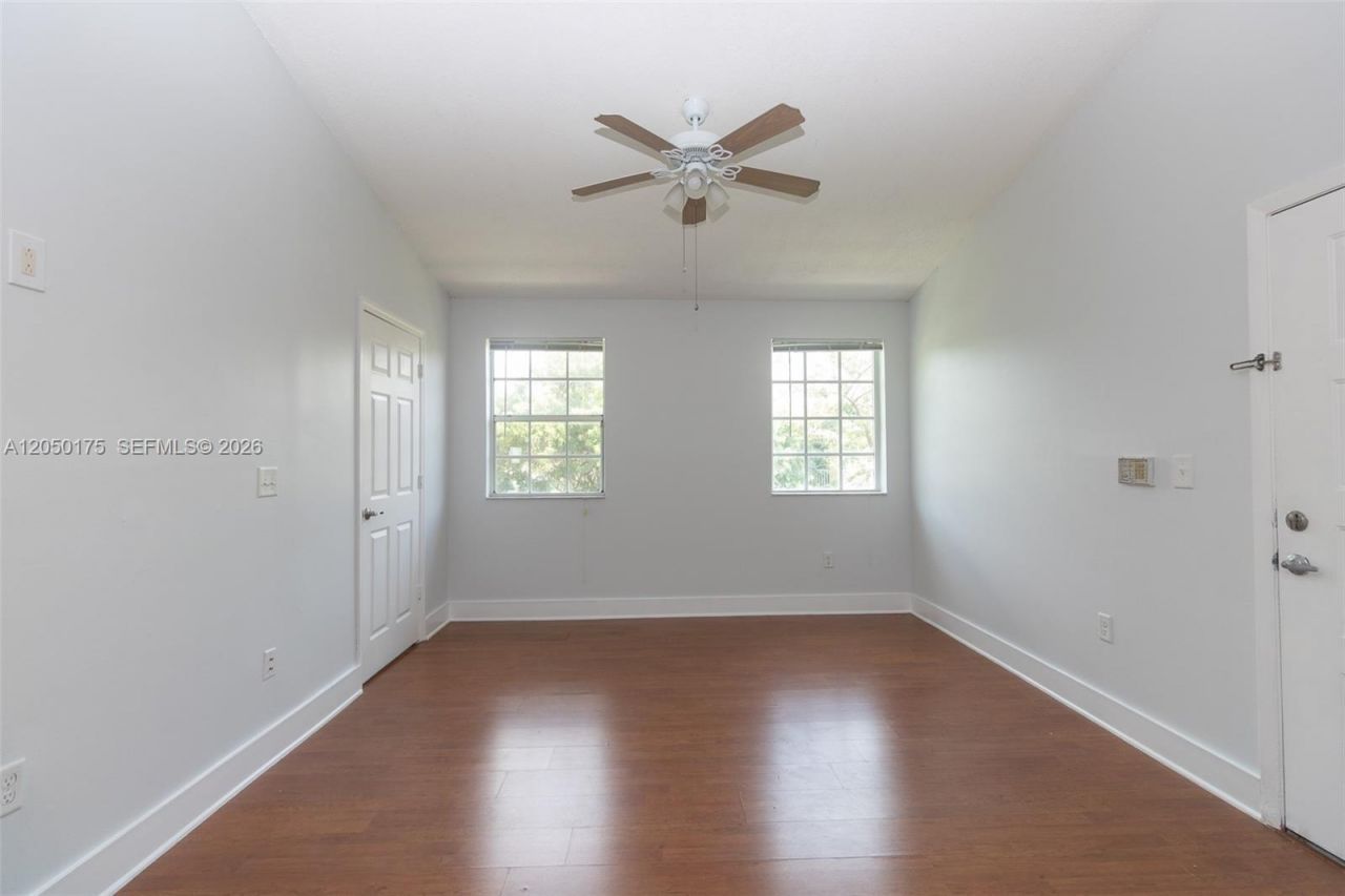 18308 NW 68th Ave, Unit L, Hialeah, FL 33015 Photo