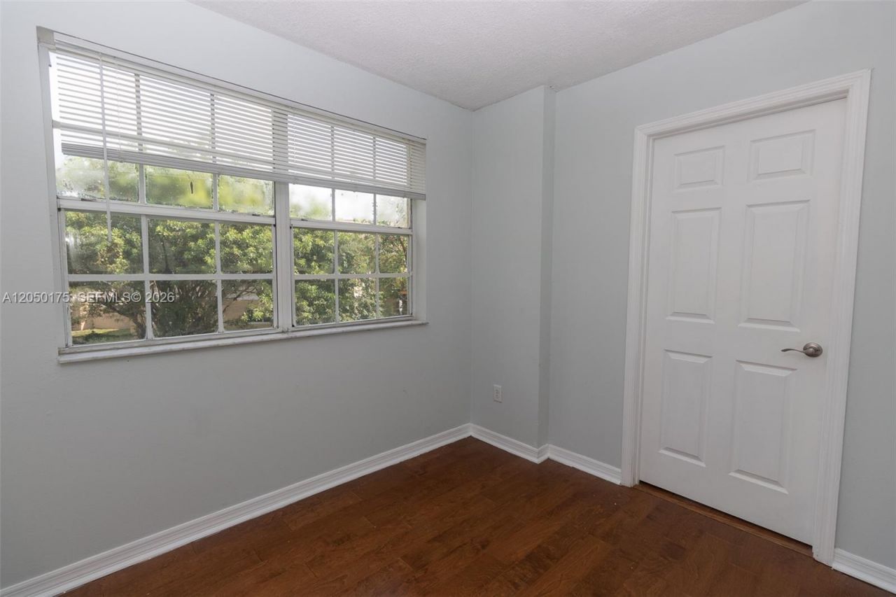 18308 NW 68th Ave, Unit L, Hialeah, FL 33015 Photo