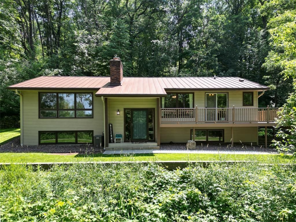 E865 Woodridge Drive, Eau Claire, WI 54701 Main Photo