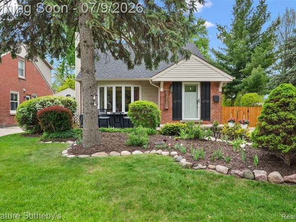 13347 Nadine Avenue, Huntington Woods, MI 48070