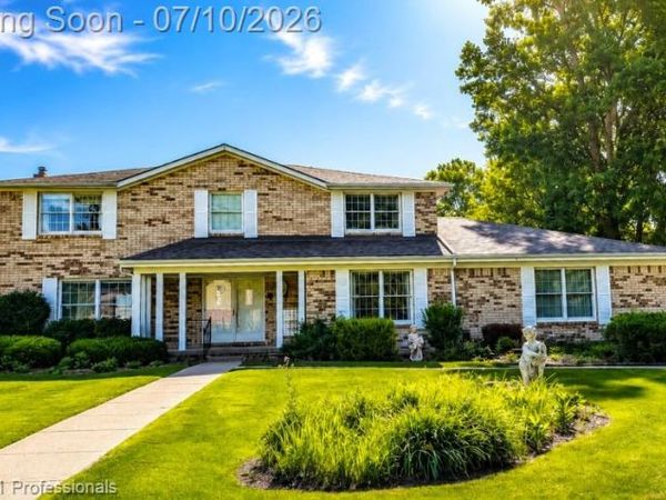 6075 Quaker Lane, Washington Twp, MI 48094