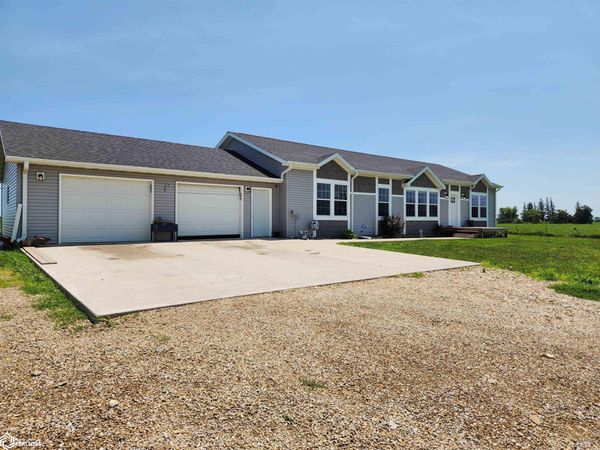 3145 K Avenue, Toledo, IA 52342