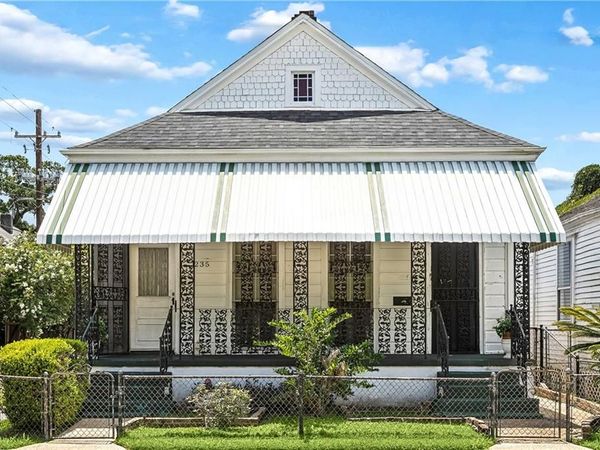 235 PINE Street , New Orleans, LA 70118