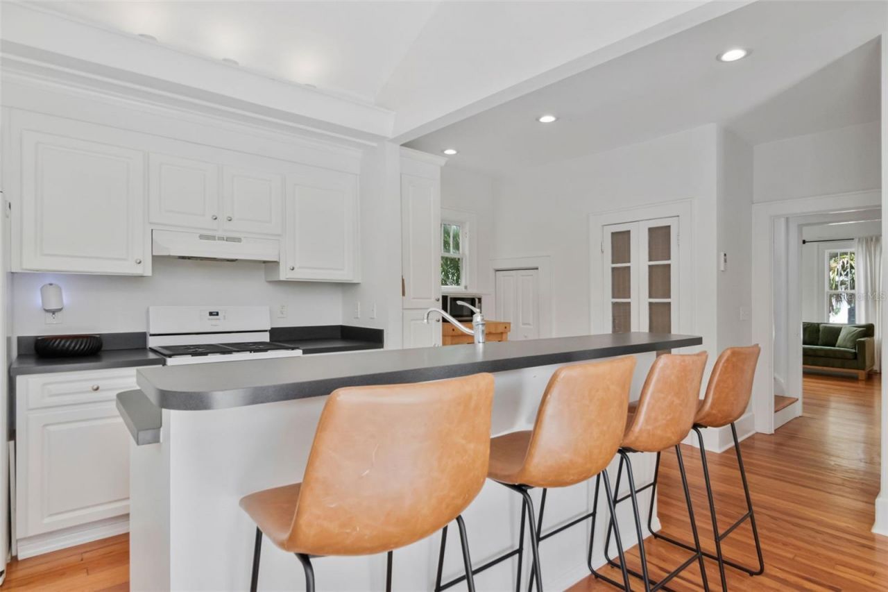 126 8th Avenue Ne, Saint Petersburg, FL 33701 Photo