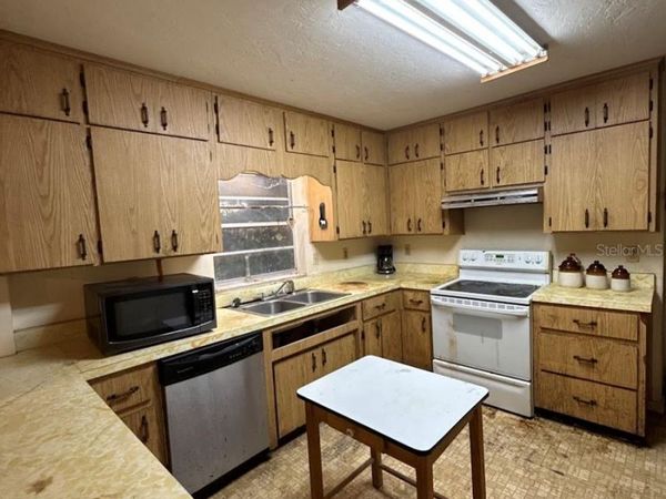 301 W LEMON STREET , BOWLING GREEN, FL 33834