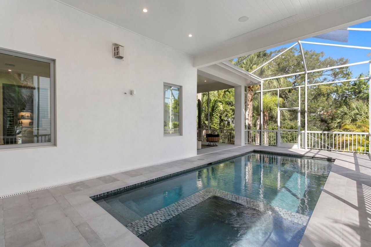 423 S Royal Poinciana Drive, Tampa, FL 33609 Photo