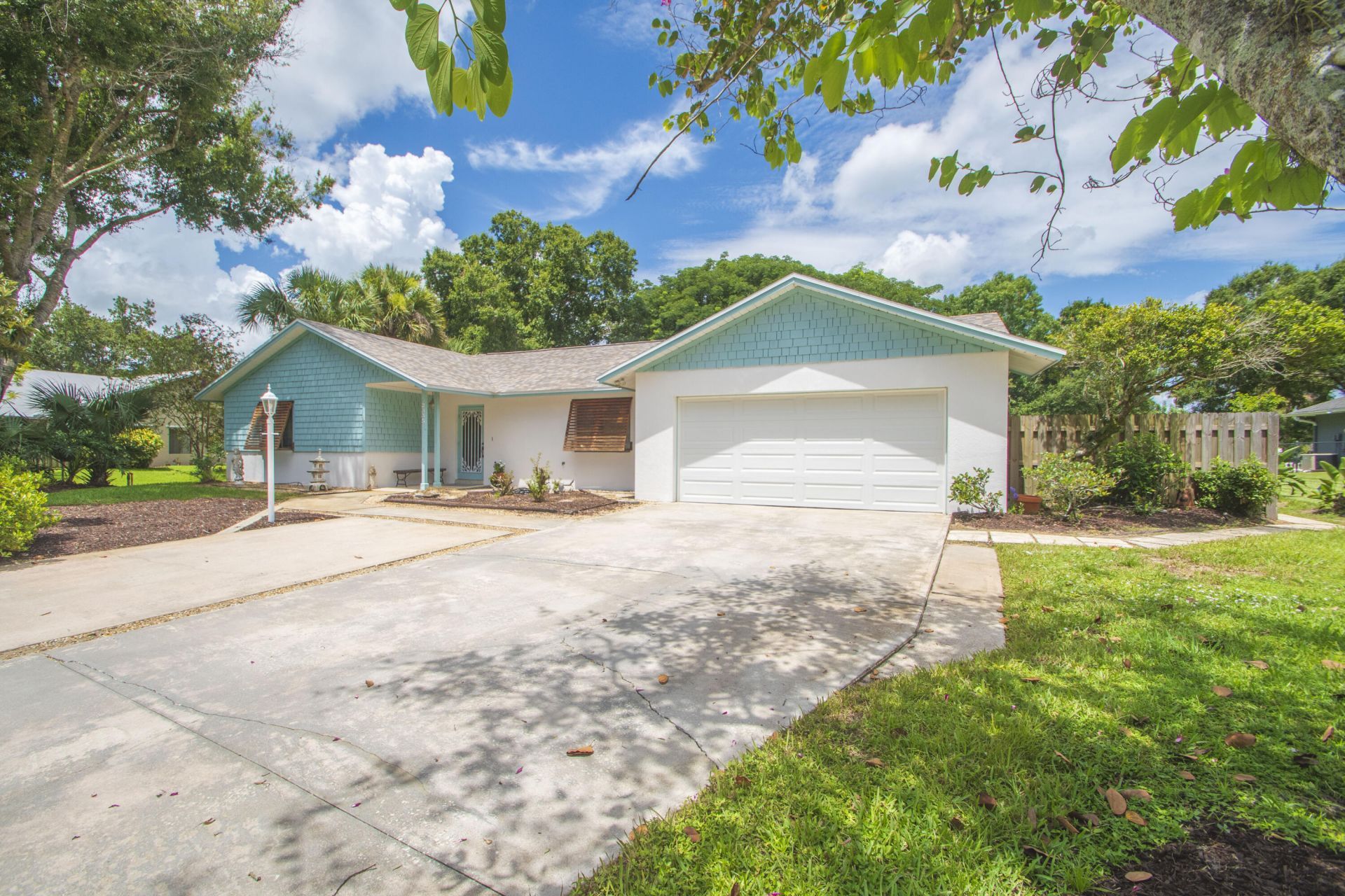 2335 81st Court, Vero Beach, FL 32966 Main Photo