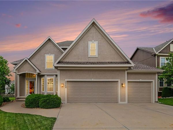 22504 W 55th Terrace, Shawnee, KS 66226