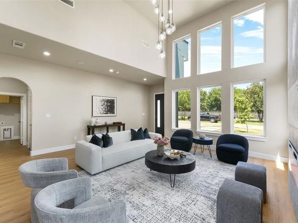 8914 Wadlington Avenue, Dallas, TX 75217
