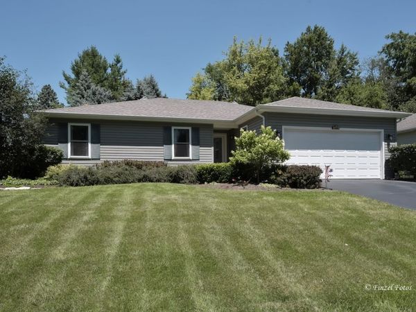 328 Panama Avenue , Hampshire, IL 60140