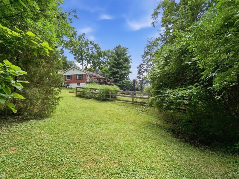 6038 Stanhill Court, Cincinnati, OH 45230 Photo 3