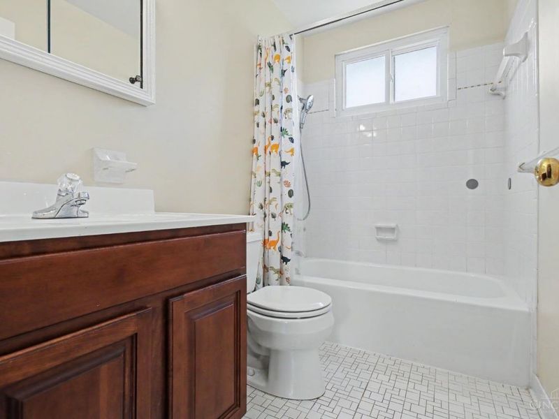 8493 Cheviot Road, Cincinnati, OH 45247 Photo 12