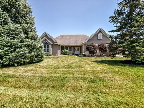 128 Stacey Court , Madison, OH 44057