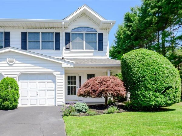 1 S Country Common , West Islip, NY 11795