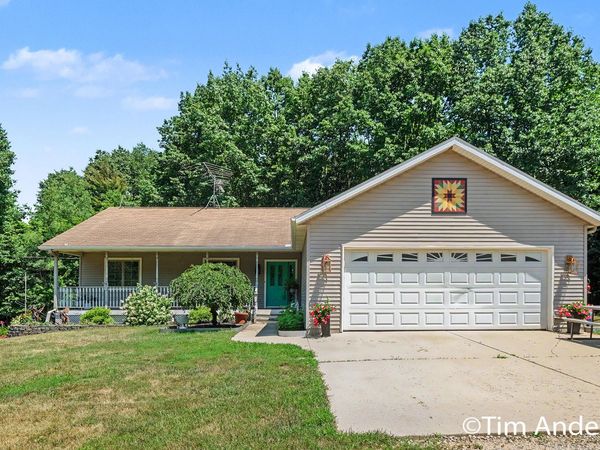 3455 Northkent Pine Drive, Kent City, MI 49330