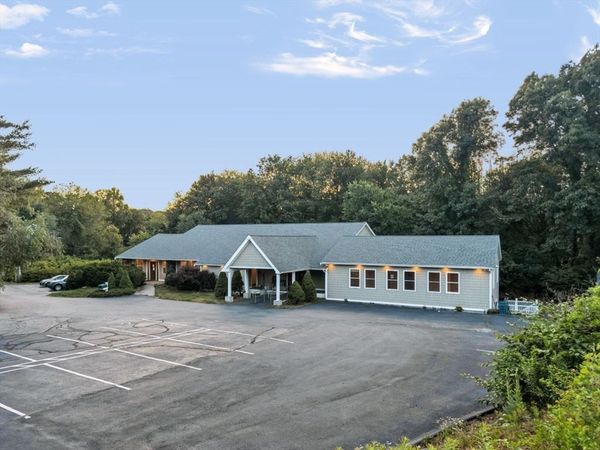 206 Turnpike Rd, Southborough, MA 01772
