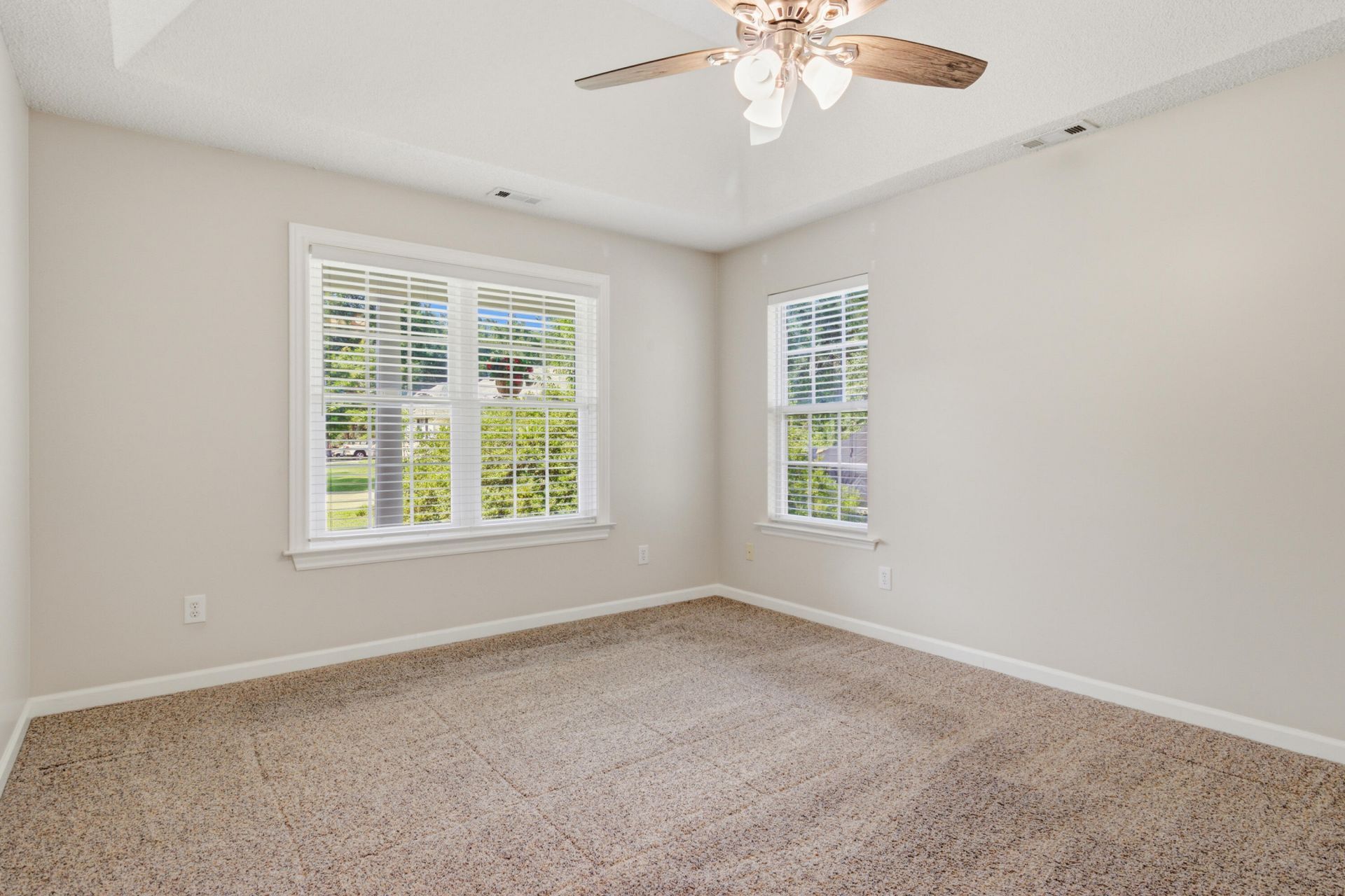1074 Trotters Boulevard Photo 18