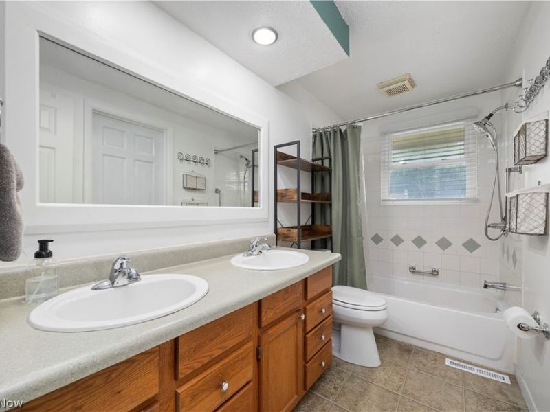 747 Abbe Road N, Elyria, OH 44035 Photo 19