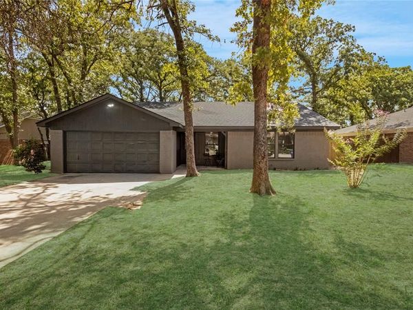 908 Red Oak Street, Azle, TX 76020
