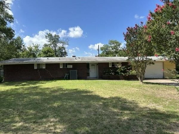 1705 Jefferson Street, Commerce, TX 75428