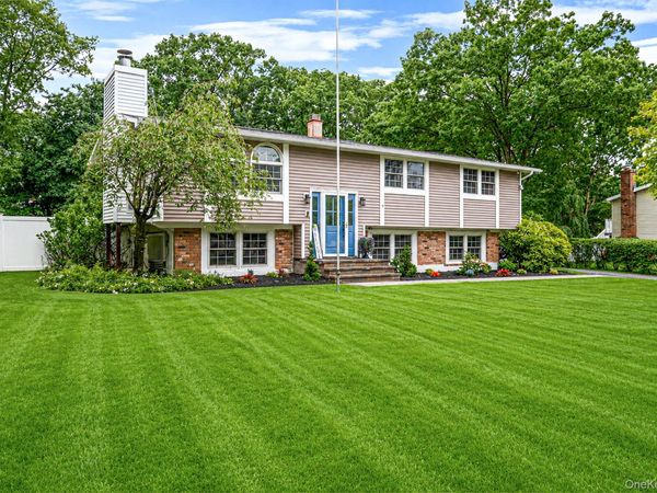 6 Mayflower Lane, East Setauket, NY 11733