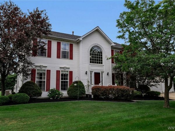 41 Creekwood Drive, Lancaster, NY 14086