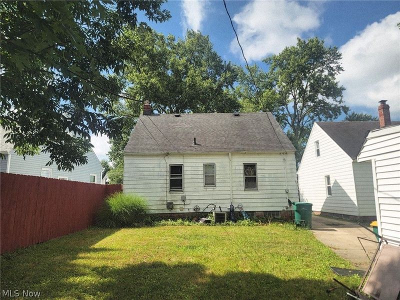 18305 Knoll Drive, Maple Heights, OH 44137 Photo 2