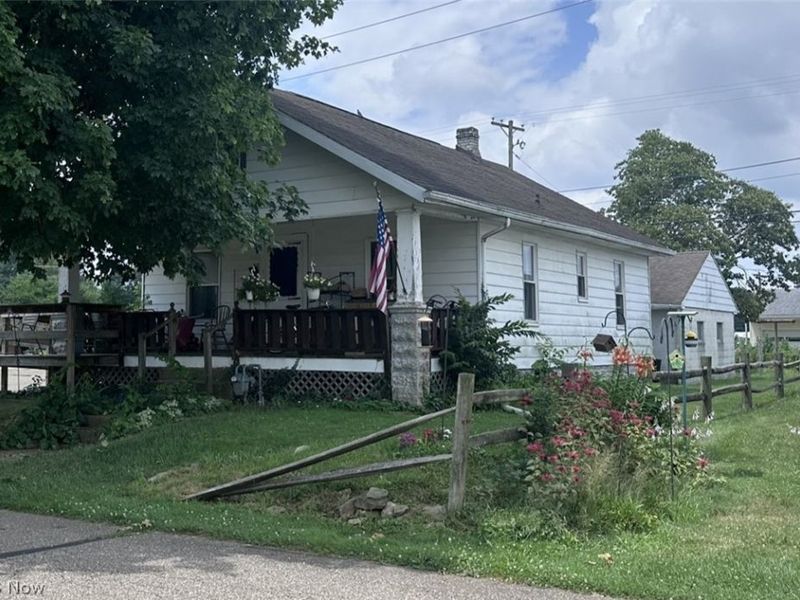 490 Oxford Avenue, Newcomerstown, OH 43832 Photo 2