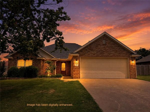 392 N Cold Harbor Avenue , Fayetteville, AR 72704