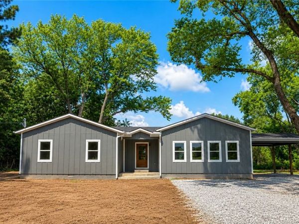 1523 S Roberts Road, Fayetteville, AR 72701