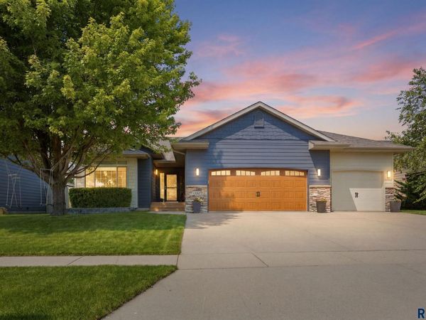 2205 S Katie Ave, Sioux Falls, SD 57106