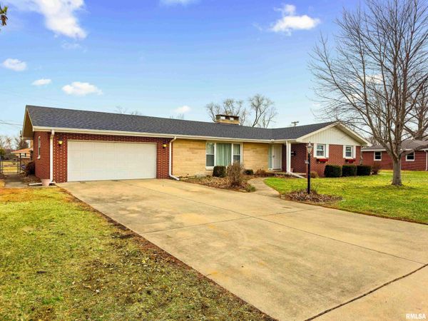 1013 W BEECH Street, Chillicothe, IL 61523