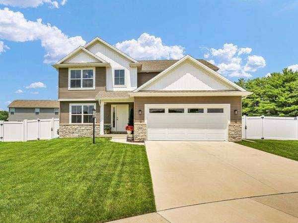 216 Red Bud Drive, Mahomet, IL 61853