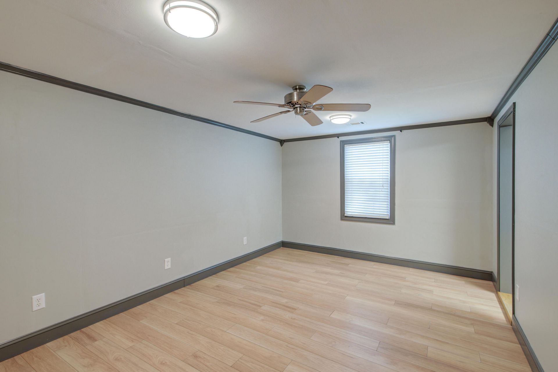 928 Leonard Drive Photo 12