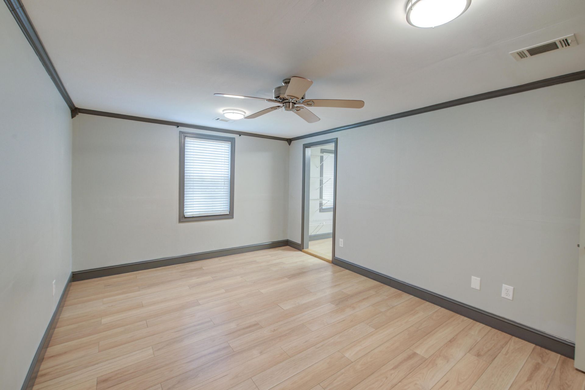 928 Leonard Drive Photo 14