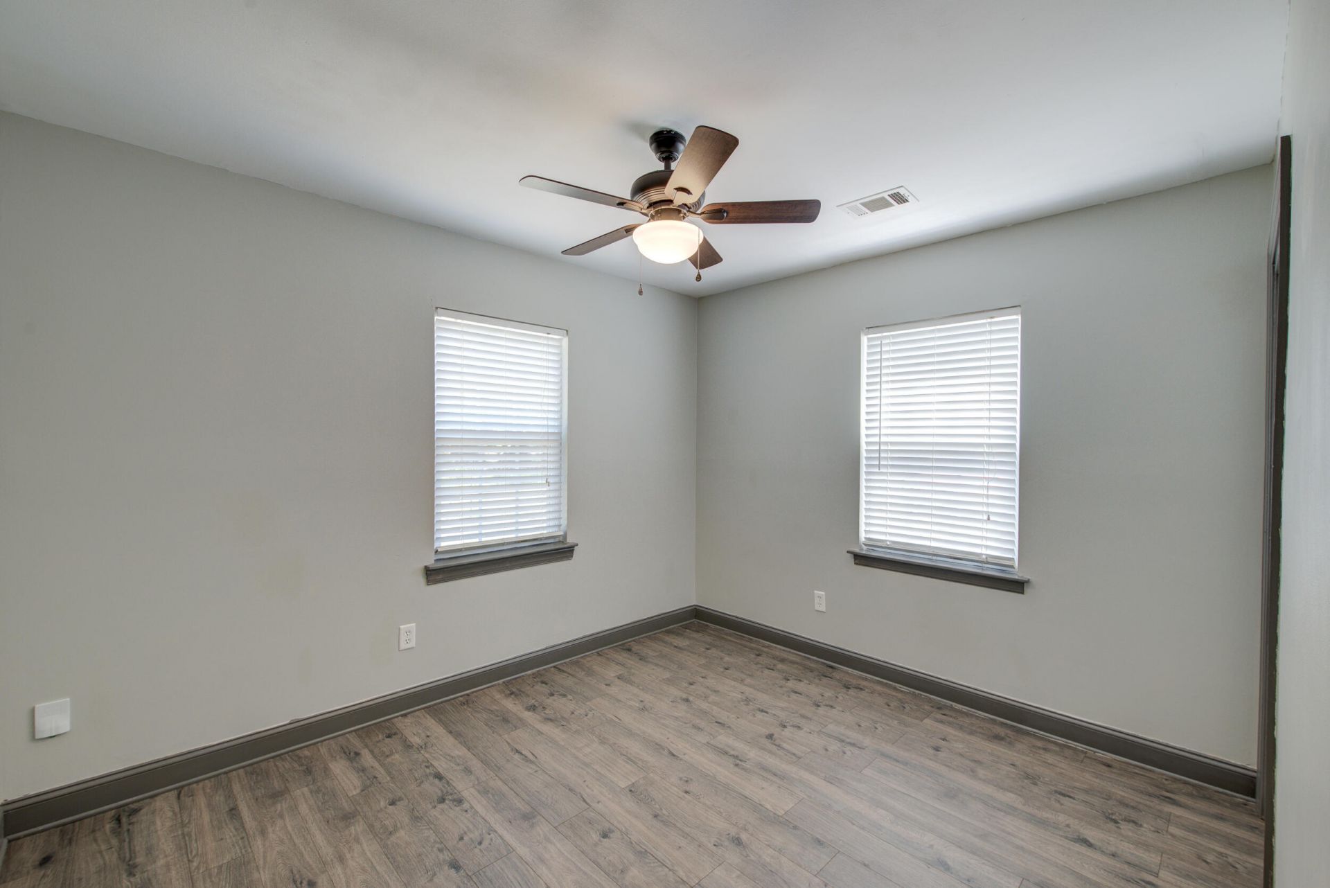 928 Leonard Drive Photo 20