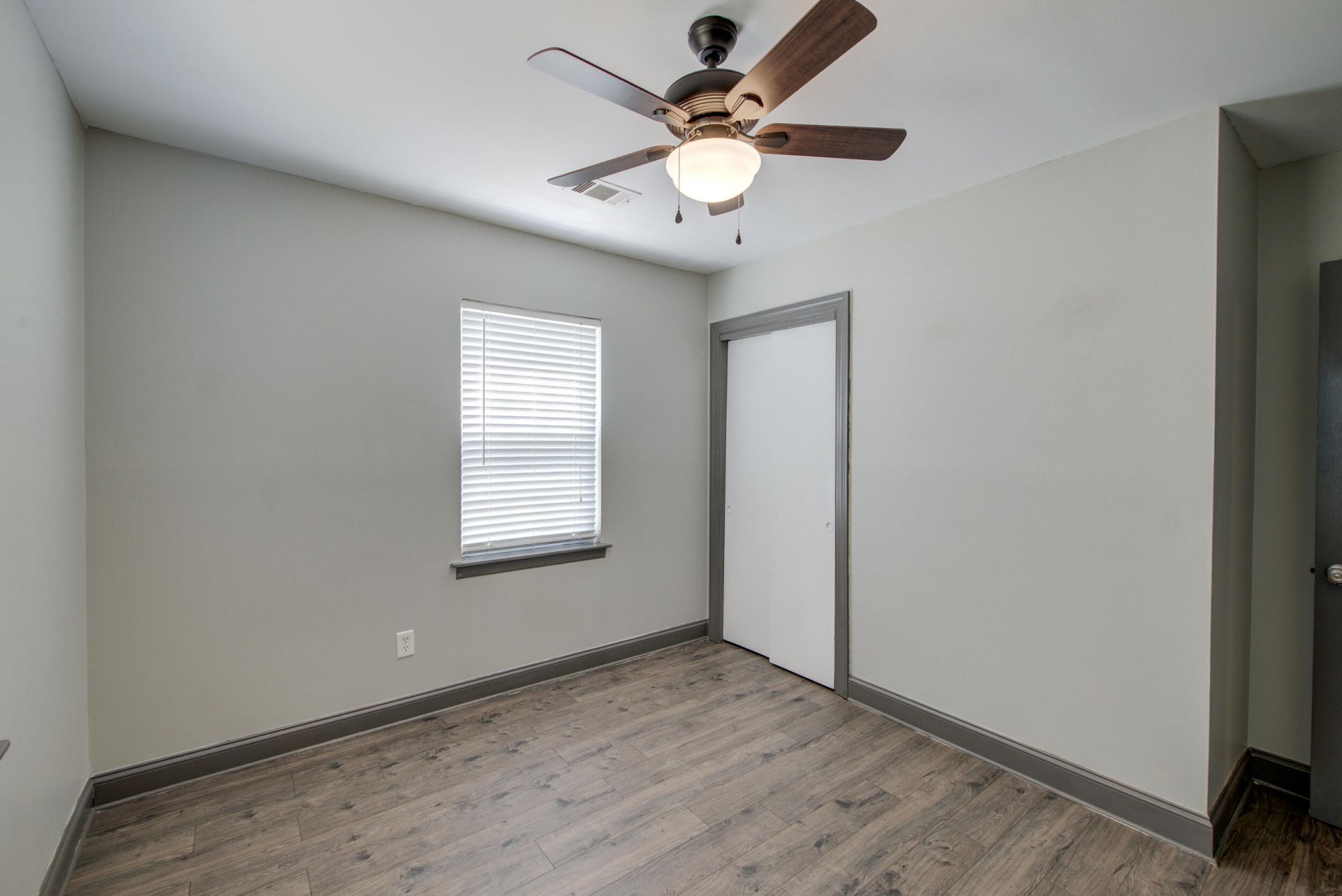 928 Leonard Drive Photo 21