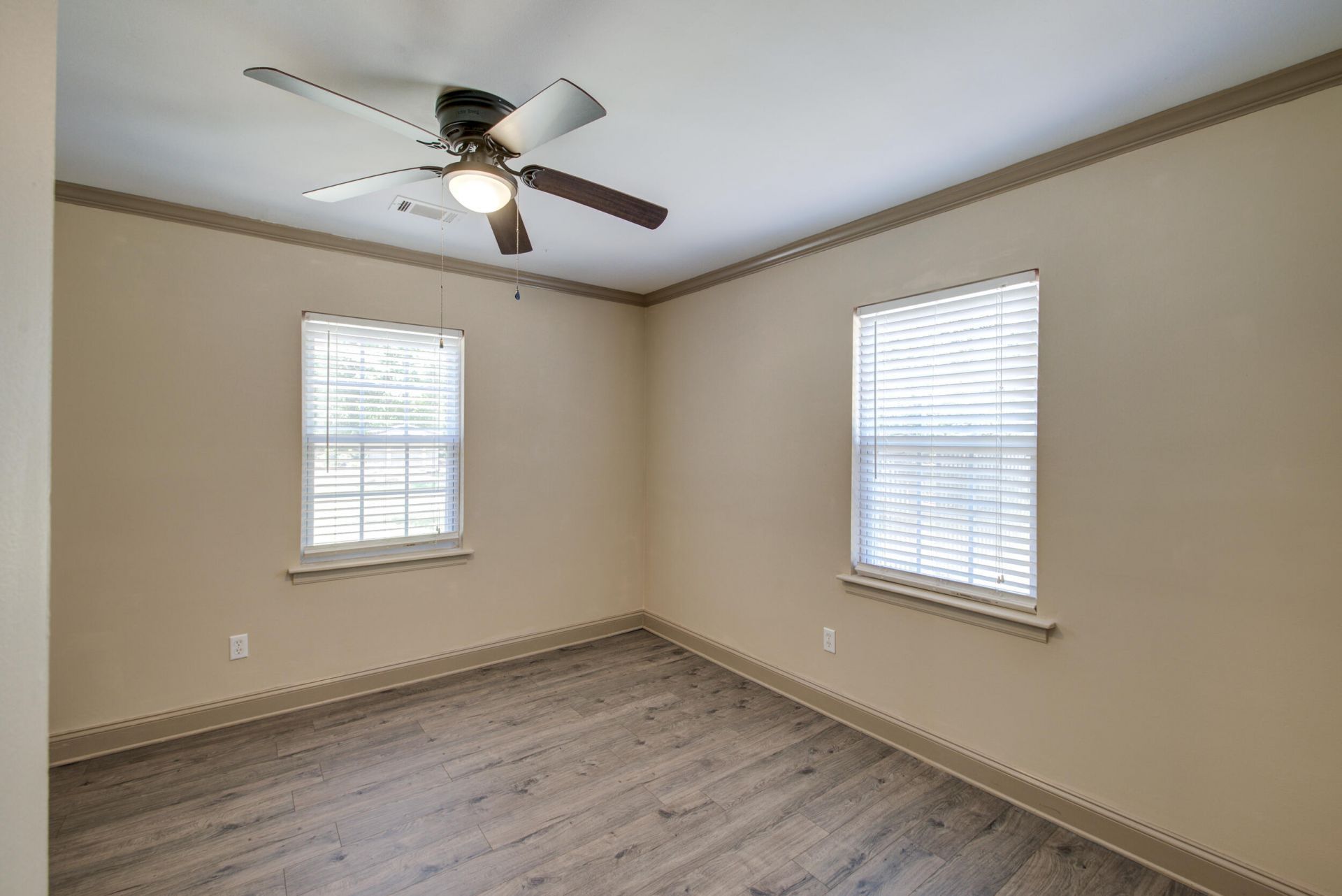 928 Leonard Drive Photo 25
