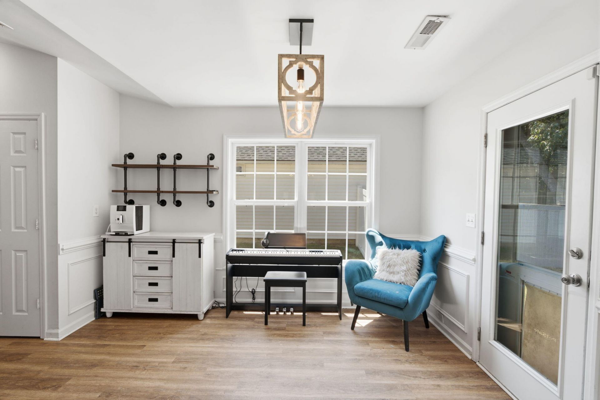 1572 Wellesley Circle Photo 12