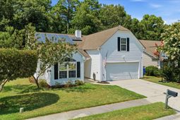 1572 Wellesley Circle photo 4
