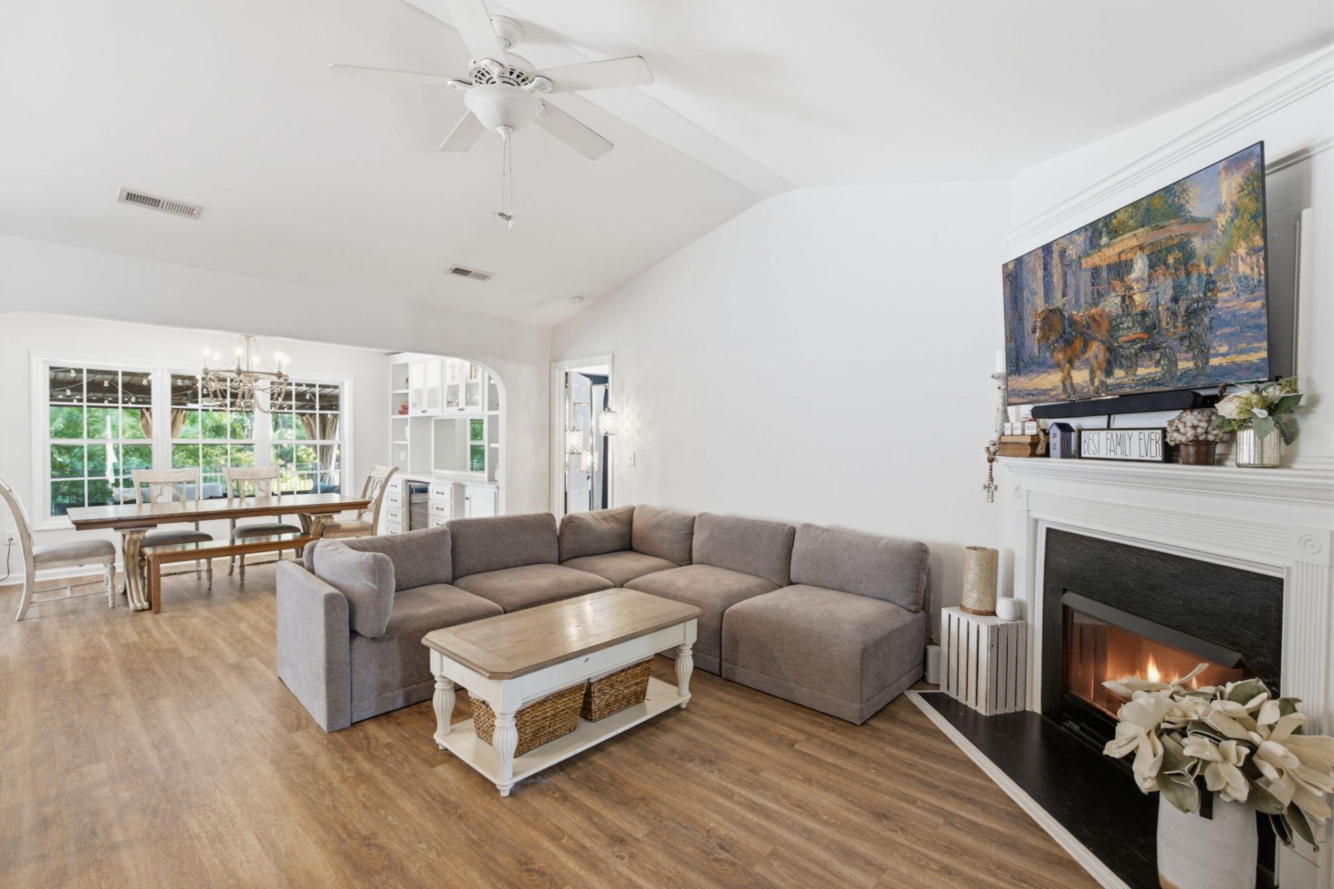 1572 Wellesley Circle Photo 6