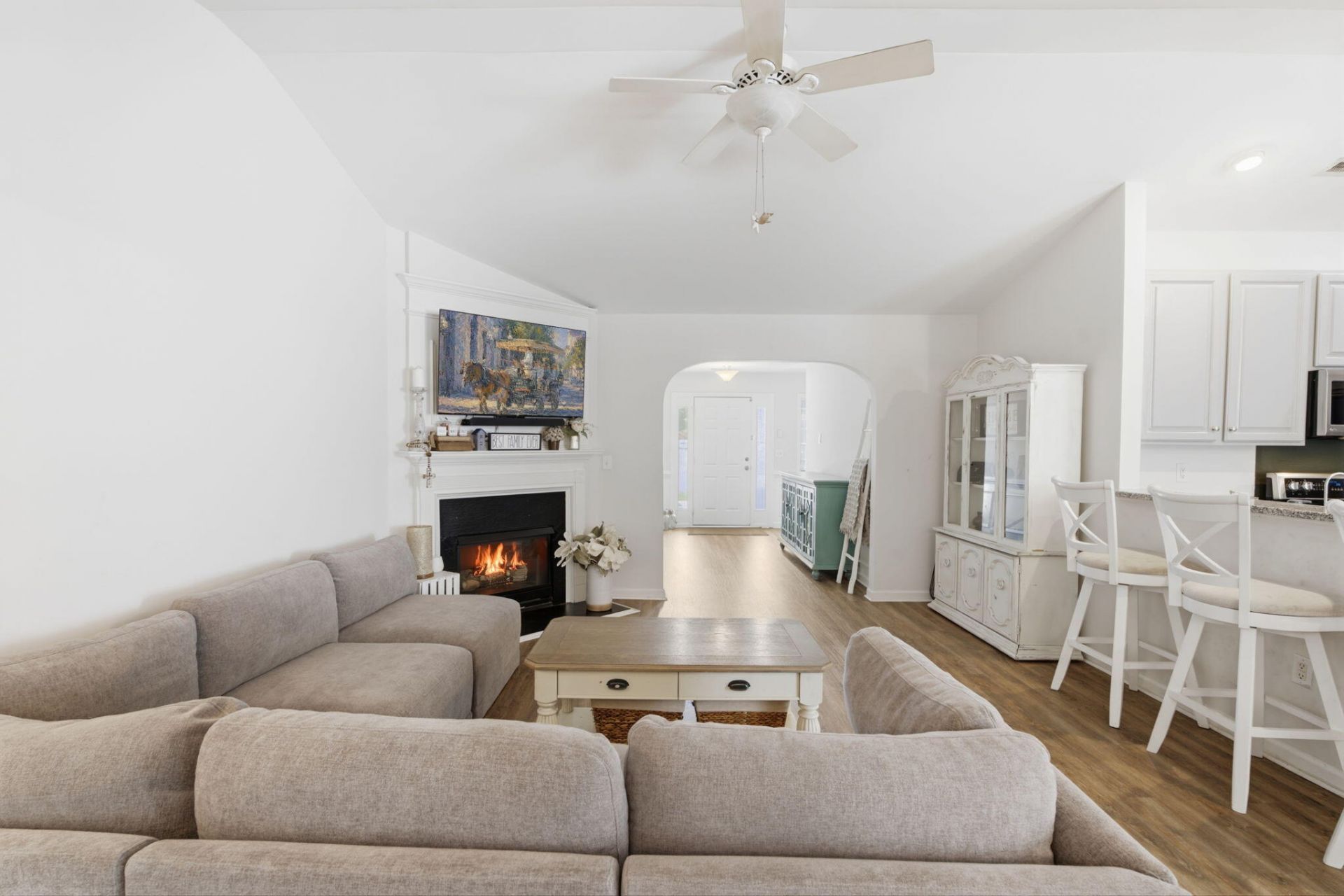 1572 Wellesley Circle Photo 7