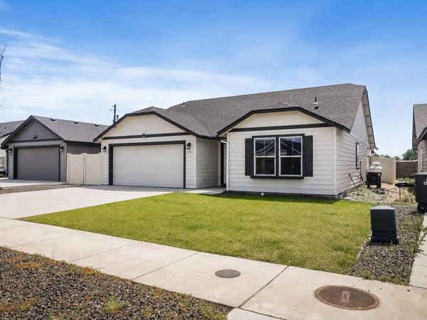 1125 W Sequoia Road, Moses Lake, WA 98837