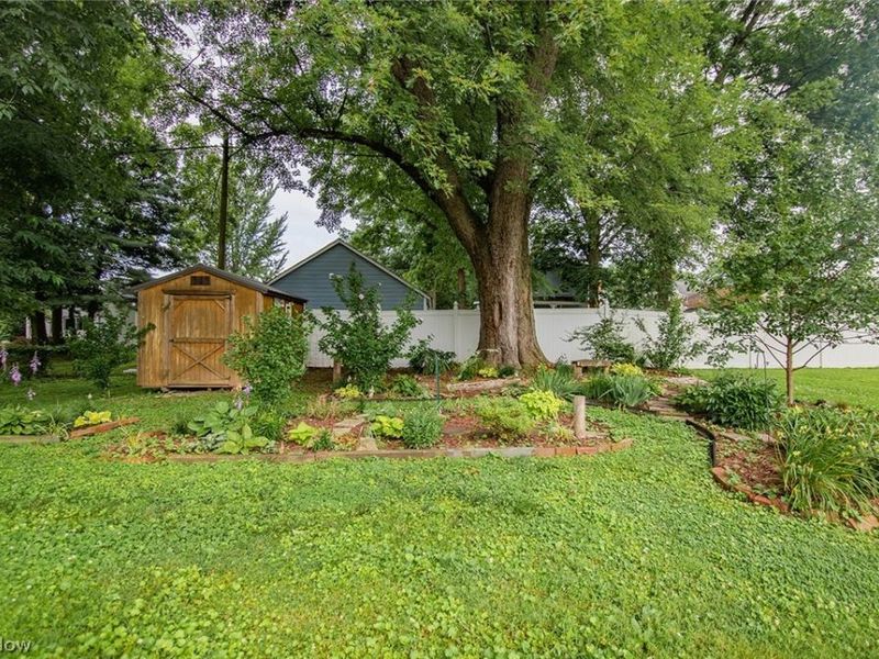 807 Florence Street, Belpre, OH 45714 Photo 3