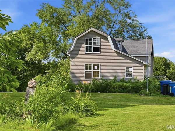 1533 Hilltop Lane , St Louis, MO 63138