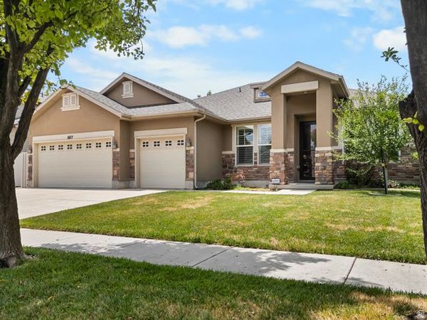 1077 N ADELBURG DR W, North Salt Lake, UT 84054