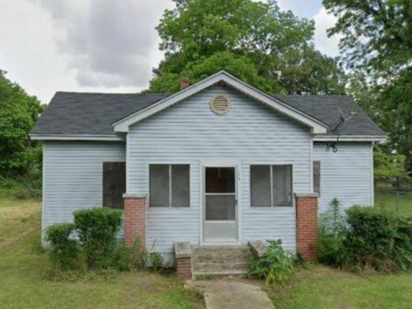 305 N school , Dermott, AR 71638